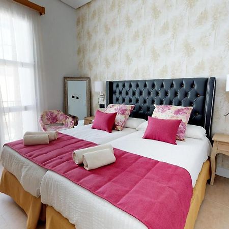 Hostal Boutique La Espanola โรตา ภายนอก รูปภาพ